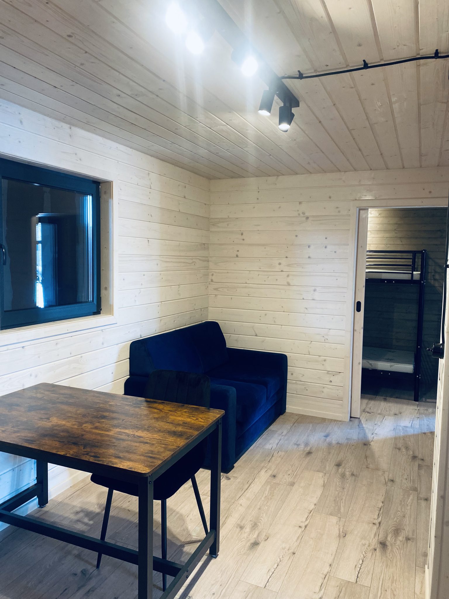 Skandynawskie domki drewniane GIRONA, całoroczne, 35 m2, umeblowane, wyposażone, wysoki standard